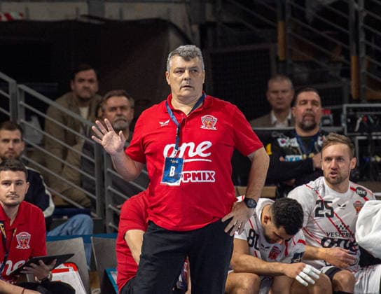Handball, Men, Season 2025 2026, Champions League Group A, Matchday 9 , Füchse Berlin One Veszprem HC, Coach Xavier Pascual Fuertes Veszprem , 27 11 2025, Copyright: xSebastianxRäppold MatthiasxKochx