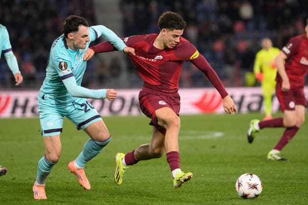SOCCER - UEFA EL, Bologna vs RBS BOLOGNA,ITALY,27.NOV.25 - SOCCER - UEFA Europa League, FC Bologna vs Red Bull Salzburg. Image shows Nadir Zortea (Bologna) and Clement Bischoff (RBS).  GEPAxpictures xInsidefoto xAndreaxStaccioli