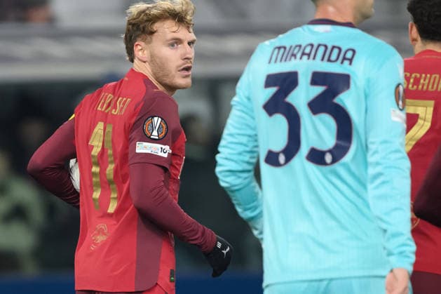 SOCCER - UEFA EL, Bologna vs RBS BOLOGNA,ITALY,27.NOV.25 - SOCCER - UEFA Europa League, FC Bologna vs Red Bull Salzburg. Image shows the rejoicing of Yorbe Vertessen (RBS).  GEPAxpictures xInsidefoto xAndreaxStaccioli