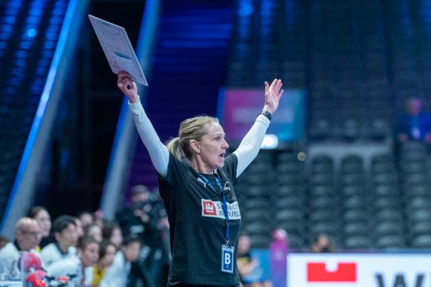 2025-11-27 Denmark v Japan ROTTERDAM, NETHERLANDS - NOVEMBER 27: coach Helle Thomsen of Denmark during the IHF Worldchampionship 2025 match for women, between Denmark and Japan at Ahoy on November 27, 2025 in Rotterdam, Netherlands. Rotterdam Ahoy Netherlands Content not available for redistribution in The Netherlands directly or indirectly through any third parties. Copyright: xHenkxSeppenx
