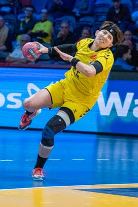 2025-11-27 Denmark v Japan ROTTERDAM, NETHERLANDS - NOVEMBER 27: Clare Francis Gray of Japan during the IHF Worldchampionship 2025 match for women, between Denmark and Japan at Ahoy on November 27, 2025 in Rotterdam, Netherlands. Rotterdam Ahoy Netherlands Content not available for redistribution in The Netherlands directly or indirectly through any third parties. Copyright: xHenkxSeppenx