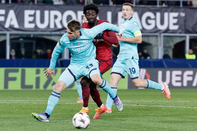 November 27, 2025, Bologna, BOLOGNA: Bologna s Juan Miranda (L) and Salzburg s Moussa Yeo in action during the UEFA Europa League soccer match Bologna FC vs FC Salzburg at Renato Dall Ara stadium in Bologna, Italy, 27 November 2025. ANSA ELISABETTA BARACCHI. Soccer: Europa League ; Bologna FC - FC Salzburg  - ZUMAa110 20251127_zaf_a110_026 Copyright: xElisabettaxBaracchix