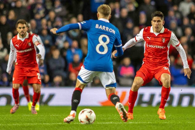 Rangers v Sporting Braga Europa League 27 11 2025. Fran Navarro of SC Braga puts pressure on Connor Barron of Rangers FC during the UEFA Europa League 2025 26, Rangers FC vs Sporting Braga, Ibrox Stadium, Glasgow, Scotland. 27 November 2025 Govan Ibrox Stadium Glasgow Scotland Editorial use only , Copyright: xColinxPoultneyx PSI-23280-0006