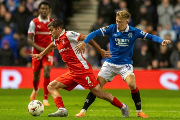 Rangers v Sporting Braga Europa League 27 11 2025. Victor Gomez of SC Braga turns to get away from Connor Barron of Rangers FC during the UEFA Europa League 2025 26, Rangers FC vs Sporting Braga, Ibrox Stadium, Glasgow, Scotland. 27 November 2025 Govan Ibrox Stadium Glasgow Scotland Editorial use only , Copyright: xColinxPoultneyx PSI-23280-0012