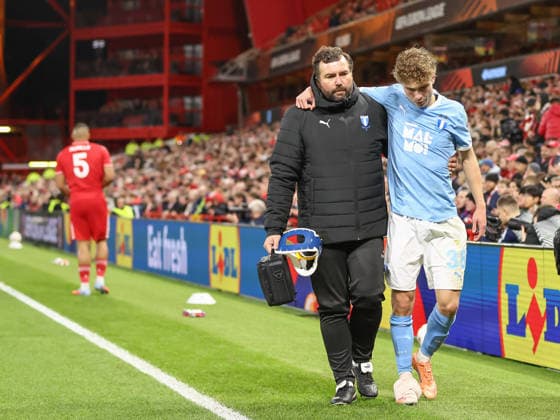 Nottingham Forest v Malmo FF Europa League 27 11 2025. Hugo Bolin of Malmo has to leave to field due to injury during the Europa League match between Nottingham Forest and Malmo FF at the City Ground, Nottingham, England on 27 November 2025. Editorial use only , Copyright: xJezxTighex PSI-23286-0054