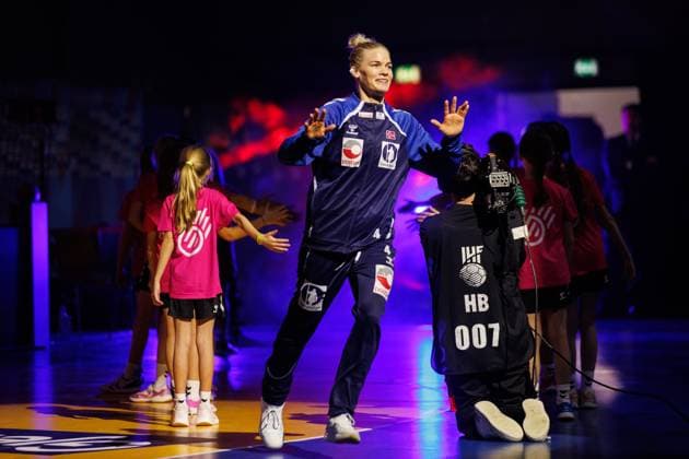 Veronica Egebakken Kristiansen Norway entering the hall, Norway vs South Korea, Handball, IHF Womens Handball World Championship, Matchday 1, 27 11 2025 Norway vs South Korea, Handball, IHF Womens Handball World Championship, Matchday 1, 27 11 2025 Copyright: xEibner-Pressefoto AlexanderxNeisx EP_ANS