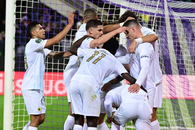 UEFA Conference League, Fiorentina vs AEK Athens - Mijat Gacinovic of AEK Athens celebrates with his teamates after scoring the 0-1 during the UEFA Conference League league phase matchday 4 soccer match between AEK Athens vs Aberdeen held at Stadio Artemio Franchi, in Florence, Italy, on 27 November 2025. IMAGO ONE INCH PRODUCTIONS FLORENCE ITALY Copyright: xOnexInchxProductionsx 6753871