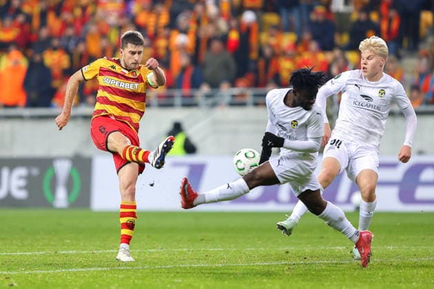 BIALYSTOK 27.11.2025 4. KOLEJKA LIGA KONFERENCJI SEZON 2025 2026 MECZ: JAGIELLONIA BIALYSTOK - KUOPION PALLOSEURA - - - UEFA CONFERENCE LEAGUE 2025 26 LEAGUE PHASE MD4 MATCH BETWEEN JAGIELLONIA BIALYSTOK (POL) - KUOPION PALLOSEURA (FIN) NZ TARAS ROMANCZUK STRZAL STRIKE ATTEMPT OTTO RUOPPI Fot. Maciej Gilewski 058sport.pl NEWSPIX.PL --- newspix.pl 
