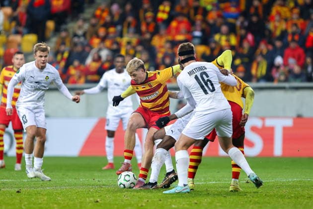 BIALYSTOK 27.11.2025 4. KOLEJKA LIGA KONFERENCJI SEZON 2025 2026 MECZ: JAGIELLONIA BIALYSTOK - KUOPION PALLOSEURA - - - UEFA CONFERENCE LEAGUE 2025 26 LEAGUE PHASE MD4 MATCH BETWEEN JAGIELLONIA BIALYSTOK (POL) - KUOPION PALLOSEURA (FIN) NZ JAAKKO OKSANEN DIMITRIS RALLIS SAMULI MIETTINEN Fot. Maciej Gilewski 058sport.pl NEWSPIX.PL --- newspix.pl 