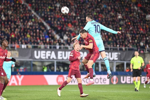 Federico Bernardeschi (Bologna Fc) head kick scoaring a goal during Bologna FC vs FC Salzburg, Football Europa League match in Bologna, Italy, November 27 2025  Copyright: xGianlucaxRicci IPAxSportx xipa-agency.netx xx IPA_68453888 IPA_Agency_IPA68453888