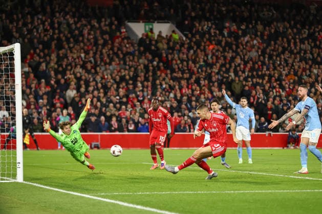 Nottingham Forest v Malmo FF Europa League 27 11 2025. GOAL 3 - 0 Nikola Milenkovic of Nottingham Forest shoots and scores a goal during the Europa League match between Nottingham Forest and Malmo FF at the City Ground, Nottingham, England on 27 November 2025. Editorial use only , Copyright: xJezxTighex PSI-23286-0056