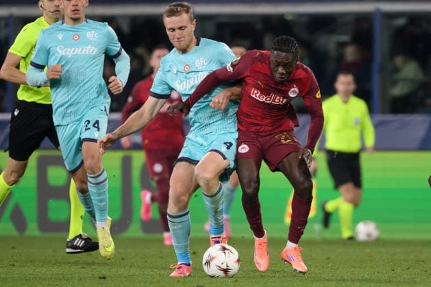 SOCCER - UEFA EL, Bologna vs RBS BOLOGNA,ITALY,27.NOV.25 - SOCCER - UEFA Europa League, FC Bologna vs Red Bull Salzburg. Image shows Tommaso Pobega (Bologna) and Edmund Baidoo (RBS).  GEPAxpictures xInsidefoto xAndreaxStaccioli