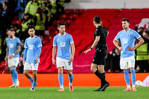 251127 Lasse Berg Johnsen of Malmö FF and Colin Rösler look dejected during the UEFA Europa League football match between Nottingham Forest and Malmö FF on November 27, 2025 in Nottingham Photo Mathilda Schuler BILDBYRAN kod MA MA0897 fotboll football soccer fotball uefa europa league europa league nottingham forest malmö ff bbeng depp  Copyright: MATHILDAxSCHULER BB251127MA124