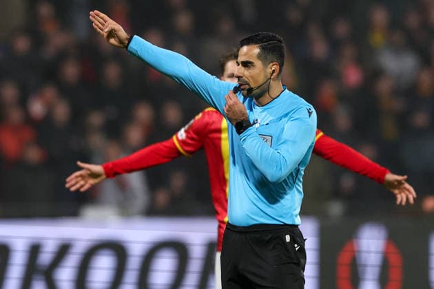 2025-11-27 Go Ahead Eagles v VfB Stuttgart - UEFA Europa League, League phase, MD5 DEVENTER, NETHERLANDS - NOVEMBER 27: Referee Mohammed Al-Hakim looks on during the UEFA Europa League, League phase, MD5 match between Go Ahead Eagles and VfB Stuttgart at De Adelaarshorst on November 27, 2025 in Deventer, Netherlands. Deventer De Adelaarshorst Netherlands Content not available for redistribution in The Netherlands directly or indirectly through any third parties. Copyright: xBenxGalx