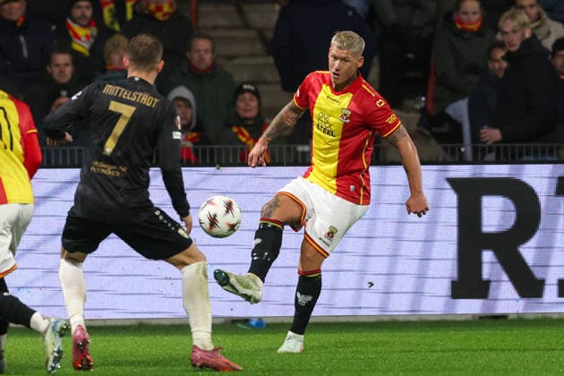 2025-11-27 Go Ahead Eagles v VfB Stuttgart - UEFA Europa League, League phase, MD5 DEVENTER, NETHERLANDS - NOVEMBER 27: Victor Edvardsen of Go Ahead Eagles during the UEFA Europa League, League phase, MD5 match between Go Ahead Eagles and VfB Stuttgart at De Adelaarshorst on November 27, 2025 in Deventer, Netherlands. Deventer De Adelaarshorst Netherlands Content not available for redistribution in The Netherlands directly or indirectly through any third parties. Copyright: xBenxGalx