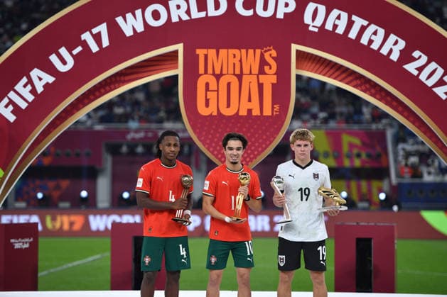 SOCCER - 2025 FIFA U17, U 17 World Cup DOHA,QATAR,27.NOV.25 - SOCCER - FIFA Under 17 World Cup Qatar 2025, final, Portugal vs Austria. Image shows Mauro Furtado, Mateus Mide (POR) and Johannes Moser (AUT). Keywords: Golden Boot.  GEPAxpictures xRanjithxKumar