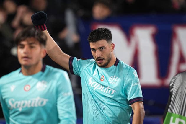 Bologna s Riccardo Orsolini celebrates after scoring the 4-1 goal for his team during the UEFA Europa League soccer match between Bologna and Salzburg at the Renato DallÕAra Stadium in Bologna, north Italy - Thursday, November 27, 2025 -  Copyright: xMassimoxPaolone LaPressex