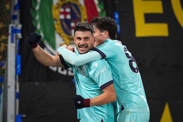 Bologna s Riccardo Orsolini celebrates after scoring the 4-1 goal for his team during the UEFA Europa League soccer match between Bologna and Salzburg at the Renato DallÕAra Stadium in Bologna, north Italy - Thursday, November 27, 2025 -  Copyright: xMassimoxPaolone LaPressex