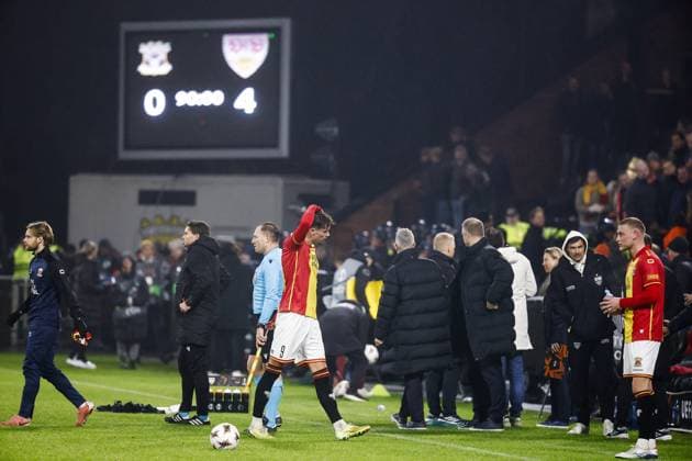 DEVENTER - Milan Smit of Go Ahead Eagles after the Europa League match between Go Ahead Eagles and VfB Stuttgart at De Adelaarshorst on November 27, 2025, in Deventer, Netherlands. ANP VINCENT JANNINK UEFA Europa Europa League matchday 5 2025-2026 xVIxANPxSportx xxANPxIVx 543247190 originalFilename: 543247190.jpg