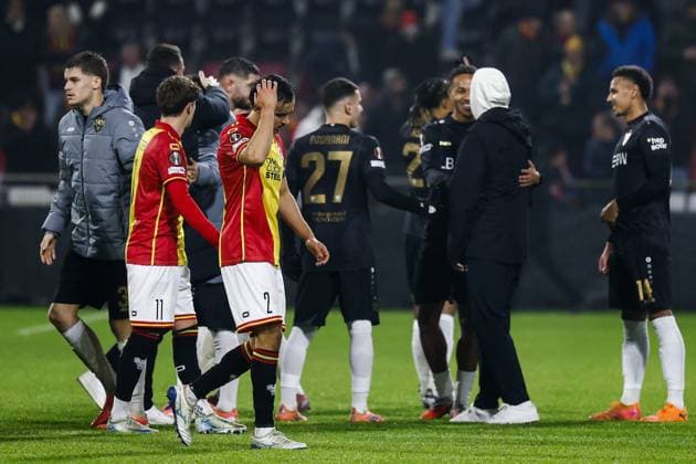 DEVENTER - (l-r) Oskar Sivertsen of Go Ahead Eagles, Mats Deijl of Go Ahead Eagles after the Europa League match between Go Ahead Eagles and VfB Stuttgart at De Adelaarshorst on November 27, 2025, in Deventer, Netherlands. ANP VINCENT JANNINK UEFA Europa Europa League matchday 5 2025-2026 xVIxANPxSportx xxANPxIVx 543247265 originalFilename: 543247265.jpg
