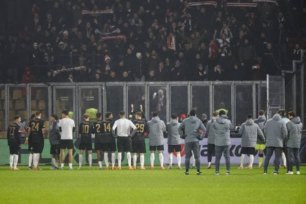 DEVENTER - VfB Stuttgart players after the Europa League match between Go Ahead Eagles and VfB Stuttgart at De Adelaarshorst on November 27, 2025, in Deventer, Netherlands. ANP VINCENT JANNINK UEFA Europa Europa League matchday 5 2025-2026 xVIxANPxSportx xxANPxIVx 543247464 originalFilename: 543247464.jpg