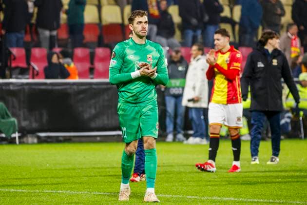 goalkeeper Jari De Busser of Go Ahead Eagles looks dejected after the final whistle Go Ahead Eagles v VfB Stuttgart, UEFA Europa League 2025 26 League Phase MD5, Go Ahead Eagles v VfB Stuttgart, Stadion De Adelaarshorst, November 27, 2025, Deventer, Netherlands.