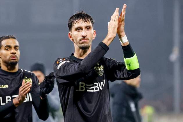 Atakan Karazor of VfB Stuttgart acknowledges the supporters after the final whistle Go Ahead Eagles v VfB Stuttgart, UEFA Europa League 2025 26 League Phase MD5, Go Ahead Eagles v VfB Stuttgart, Stadion De Adelaarshorst, November 27, 2025, Deventer, Netherlands.
