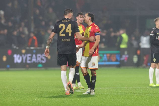 2025-11-27 Go Ahead Eagles v VfB Stuttgart - UEFA Europa League, League phase, MD5 DEVENTER, NETHERLANDS - NOVEMBER 27: Julian Chabot of VfB Stuttgart, Mats Deijl of Go Ahead Eagles during the UEFA Europa League, League phase, MD5 match between Go Ahead Eagles and VfB Stuttgart at De Adelaarshorst on November 27, 2025 in Deventer, Netherlands. Deventer De Adelaarshorst Netherlands Content not available for redistribution in The Netherlands directly or indirectly through any third parties. Copyright: xBenxGalx