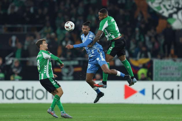 ESP: Real Betis v FC Utrecht. UEFA Europa League. Matchday 5 SÃ bastien Haller of Utrecht FC and Natan Souza of Real Betis during the UEFA Europa League match, between Real Betis and FC Utrecht, Matchday 5, played at La Cartuja Stadium on November 27, 2025 in Sevilla, Spain. kpng Copyright: xAntonioxPozox xPRESSINx AP_251127_BET_UTR_2526_039