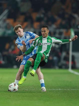 ESP: Real Betis v FC Utrecht. UEFA Europa League. Matchday 5 Antony Dos Santos of Real Betis and Derry Murkin of Utrecht FC during the UEFA Europa League match, between Real Betis and FC Utrecht, Matchday 5, played at La Cartuja Stadium on November 27, 2025 in Sevilla, Spain. kpng Copyright: xAntonioxPozox xPRESSINx AP_251127_BET_UTR_2526_042
