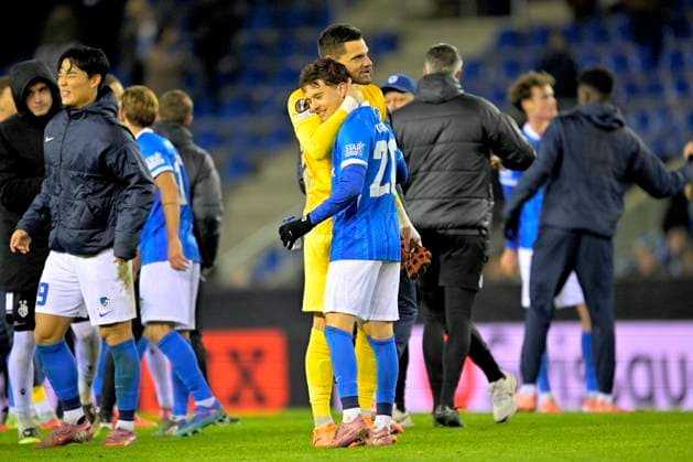 KRC Genk v Basel - UEFA Europa League GENK, BELGIUM - NOVEMBER 27 : Van Crombrugge Hendrik goalkeeper of KRC Genk and Karetsas Konstantinos midfielder of KRC Genk during the UEFA Europa League 2025 26 League Phase MD5 match between KRC Genk and Basel on November 27, 2025 in Genk, Belgium, 27 11 2025 Genk Belgium  Copyright: xSesx