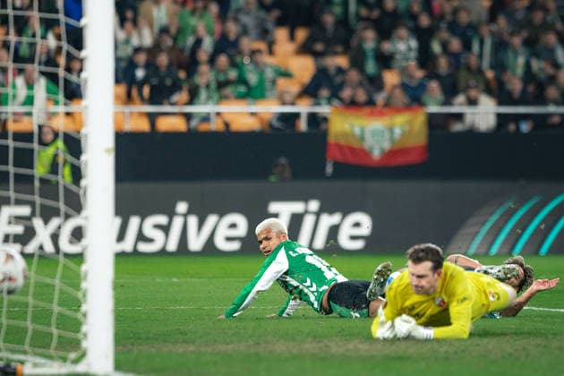 Real Betis Balompie v FC Utrecht - UEFA Europa League 2025 26 SEVILLE, SPAIN - NOVEMBER 27: Cucho Hernandez of Real Betis after scoring his team s first goal during the UEFA Europa League 2025 26 League Phase MD5 match between Real Betis Balompie and FC Utrecht at on November 27, 2025 in Seville, Spain.(Photo by Gabriel Colchero Photo Players Images Magara Press) Seville Estadio de la Cartuja Spain Copyright: xGabrielxColcherox