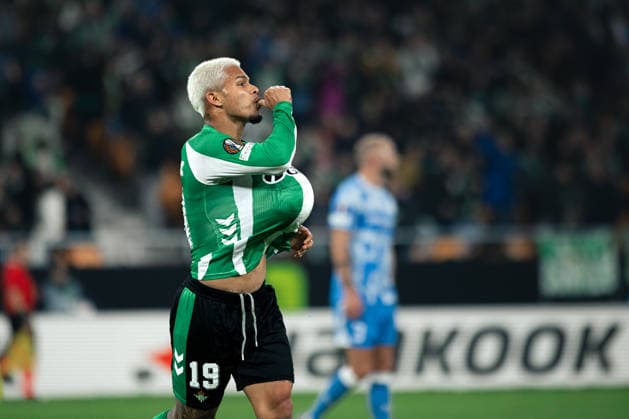 Real Betis Balompie v FC Utrecht - UEFA Europa League 2025 26 SEVILLE, SPAIN - NOVEMBER 27: Cucho Hernandez of Real Betis celebrates after scoring his team s first goal during the UEFA Europa League 2025 26 League Phase MD5 match between Real Betis Balompie and FC Utrecht at on November 27, 2025 in Seville, Spain.(Photo by Gabriel Colchero Photo Players Images Magara Press) Seville Estadio de la Cartuja Spain Copyright: xGabrielxColcherox
