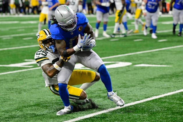 DETROIT, MI - NOVEMBER 27: Green Bay Packers CB Keisean Nixon (25) tackles Detroit Lions Running Back Jahmyr Gibbs (0) near the sideline during the game between Green Bay Packers and Detroit Lions on November 27, 2025 at Ford Field in Detroit, MI ( CSM) Detroit United States - ZUMAc04_ 20251127_zma_c04_025 Copyright: xAllanxDranbergx