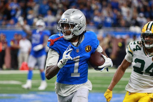Green Bay Packers vs Detroit Lions DETROIT,MICHIGAN-NOVEMBER 27: Detroit Lions wide receiver Jameson Williams 1 runs the ball during the second half of an NFL, American Football Herren, USA football game between the Green Bay Packers and the Detroit Lions in Detroit, Michigan USA, on Thursday, November 27, 2025 Detroit Michigan United States  Copyright: xJorgexLemusx originalFilename:lemus-greenbay251127_npesz.jpg