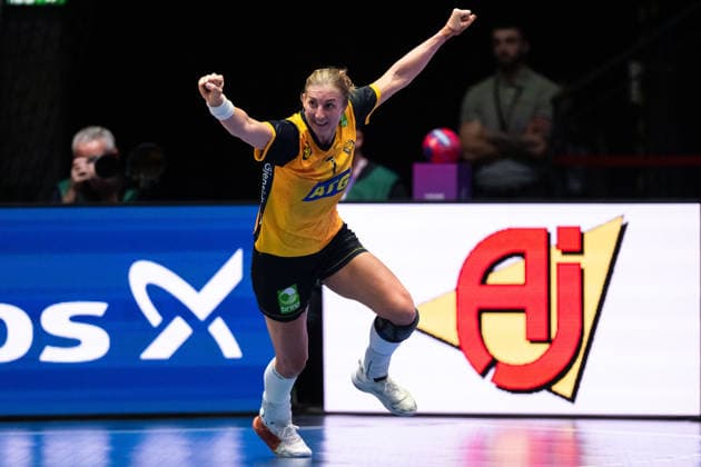 251127 Linn Blohm of Sweden celebrates during the 2025 IHF Women™s World Championship handball match between Sweden and Czech Republic on November 27, 2025 in Stuttgart Photo Emma Wallskog BILDBYRAN COP 320 EW0591 handball handball handball bbeng vm handball vm handbolls vm ihf handball world championship world handball championship 2025 world championship 2025 sverige sweden tjeckien czech republic dam jubel  Copyright: EMMAxWALLSKOG BB251127EW100