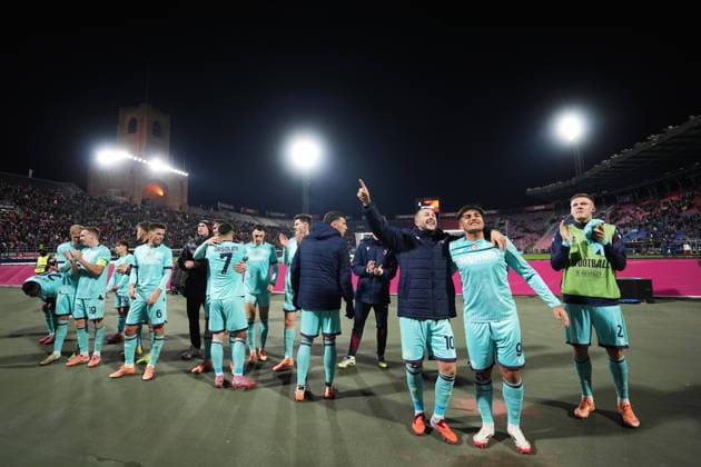 The players of Bologna celebrate the victory at the end of the UEFA Europa League soccer match between Bologna and Salzburg at the Renato Dall™Ara Stadium in Bologna, north Italy - Thursday, November 27, 2025 -  Copyright: xMassimoxPaolone LaPressex