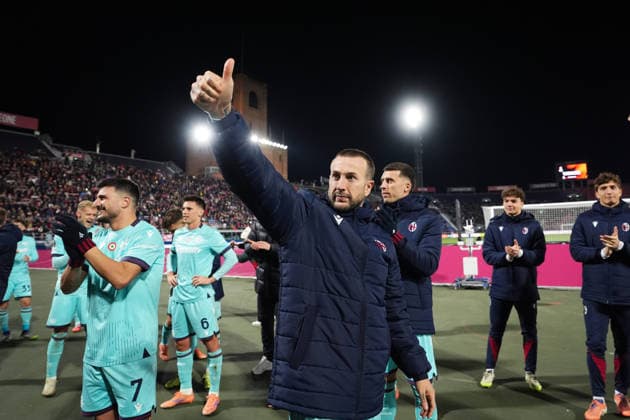 Bologna s Federico Bernardeschi and the players of Bologna celebrate the victory at the end of the UEFA Europa League soccer match between Bologna and Salzburg at the Renato Dall™Ara Stadium in Bologna, north Italy - Thursday, November 27, 2025 -  Copyright: xMassimoxPaolone LaPressex