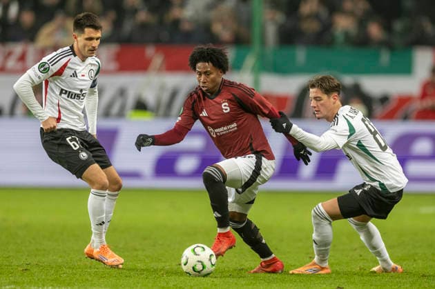 Legia Warsaw vs Sparta Prague - UEFA Conference League Bartosz Kapustka, Angelo Preciado and Kacper Urbanski during UEFA Conference League match between Legia Warsaw and Sparta Prague in Warsaw,Poland on November 27, 2025 NO SALES POLAND Warsaw Poland  Copyright: xAndrzejxIwanczukx originalFilename:iwanczuk-legiawar251127_npcB0.jpg
