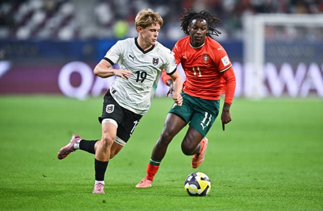 Football, Junior U 17 World Cup 2025 Doha Qatar Final 27 11 2025 Portugal Austria Johannes Moser left, Austria against Stevan Manuel right, Austria