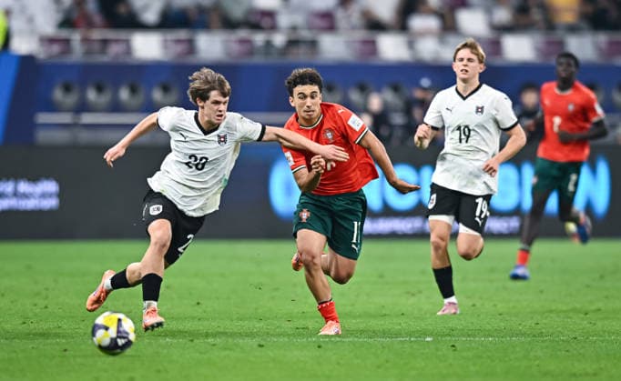 Football, Junior U 17 World Cup 2025 Doha Qatar Final 27 11 2025 Portugal Austria Florian Hofmann left, Austria against Joao Aragao center, Portugal and watched by Johannes Moser right, Austria