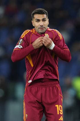 CALCIO - UEFA Europa League - AS Roma vs FC Midtjylland Rome, Italy - November 27, 2025: Zeki Celik of Roma seen in action during the Uefa Europa League 2025 2026, football match - day 5 - As Roma vs FC Midtjylland at OLYMPIC STADIUM in Rome. Rome Italy  Copyright: xIPAxSport ABACAx