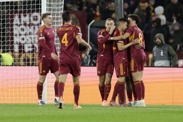 CALCIO - UEFA Europa League - AS Roma vs FC Midtjylland Roma s Italian forward Stephan El Shaarawy celebrates after scoring a goal during UEFA Europa League first round day 5 football match AS Roma vs Football Club Midtjylland at the Olimpic Stadium in Rome, on November 27, 2025. Rome Italy  Copyright: xIPAxSport ABACAx