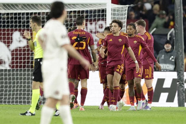 CALCIO - UEFA Europa League - AS Roma vs FC Midtjylland Roma s Italian forward Stephan El Shaarawy celebrates after scoring a goal during UEFA Europa League first round day 5 football match AS Roma vs Football Club Midtjylland at the Olimpic Stadium in Rome, on November 27, 2025. Rome Italy  Copyright: xIPAxSport ABACAx