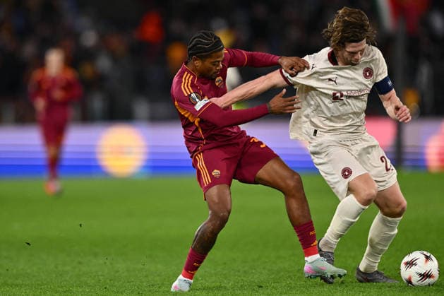 CALCIO - UEFA Europa League - AS Roma vs FC Midtjylland Leon Bailey of A.S. Roma and Mads Bech Sorensen of F.C. Midtjylland are in action during the UEFA Europa League phase day 5 football match between between A.S. Roma and F.C. Midtjylland at the Olympic Stadium on November 27, 2025 in Rome, Italy. Rome Italy  Copyright: xIPAxSport ABACAx