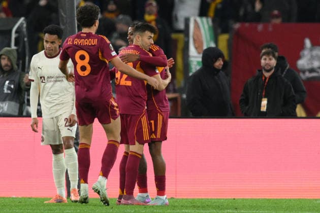 CALCIO - UEFA Europa League - AS Roma vs FC Midtjylland Stephan El Shaarawy of AS Roma celebrates after scoring goal 2-0 during the match Uefa Europa League Championship between A.S. Roma and Midtjylland at the Olimpico Stadium on Nov 27, 2025 in Rome, Italy. during AS Roma vs FC Midtjylland, Football Europa League match in Rome, Italy, November 27 2025 Rome Italy  Copyright: xIPAxSport ABACAx