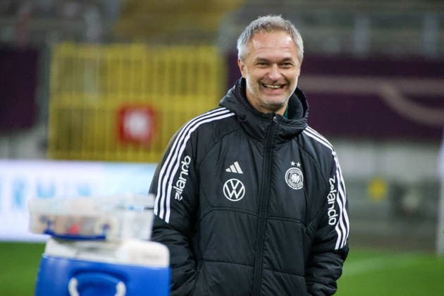 Kaiserslautern, Germany 27 November 2025 UEFA Nations League Women Final Training 2025 Germany vs Spain In the picture national coach Christian Wück Wueck Germany at the final training in Kaiserslautern Fritzwalter Stadium Rhineland-Palatinate Copyright: xFotostandx xFantinix