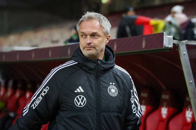 Kaiserslautern, Germany 27 November 2025 UEFA Nations League Women Final Training 2025 Germany vs Spain In the picture national coach Christian Wück Wueck Germany at the final training in Kaiserslautern Fritzwalter Stadium Rhineland-Palatinate Copyright: xFotostandx xFantinix