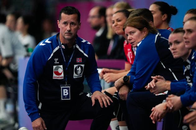 Women s Handball World Championship 2025 Norway South Korea Trier, Germany 20251127 Norway s coach Ole Gustav Gjekstad during the group stage match in the Women s Handball World Championship between Norway and South Korea in the SWT Arena Photo Beate Oma Dahle NTB Trier Germany EDITORIAL USE ONLY RESTRICTED USE FOR BETTING COMPANIES  Copyright: xBeatexOmaxDahlex xNTBx