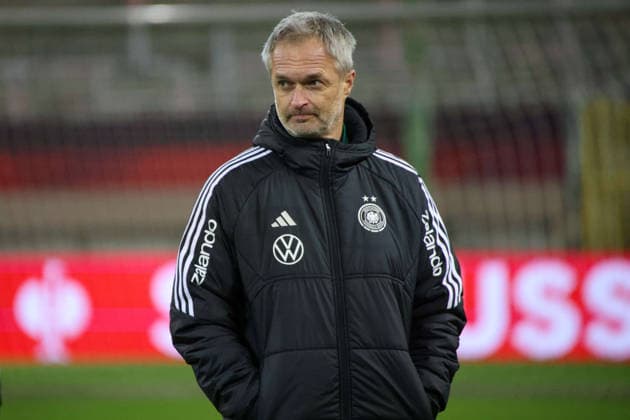 Kaiserslautern, Germany 27 November 2025 UEFA Nations League Women Final Training 2025 Germany vs Spain In the picture national coach Christian Wück Wueck Germany at the final training in Kaiserslautern Fritzwalter Stadium Rhineland-Palatinate Copyright: xFotostandx xFantinix